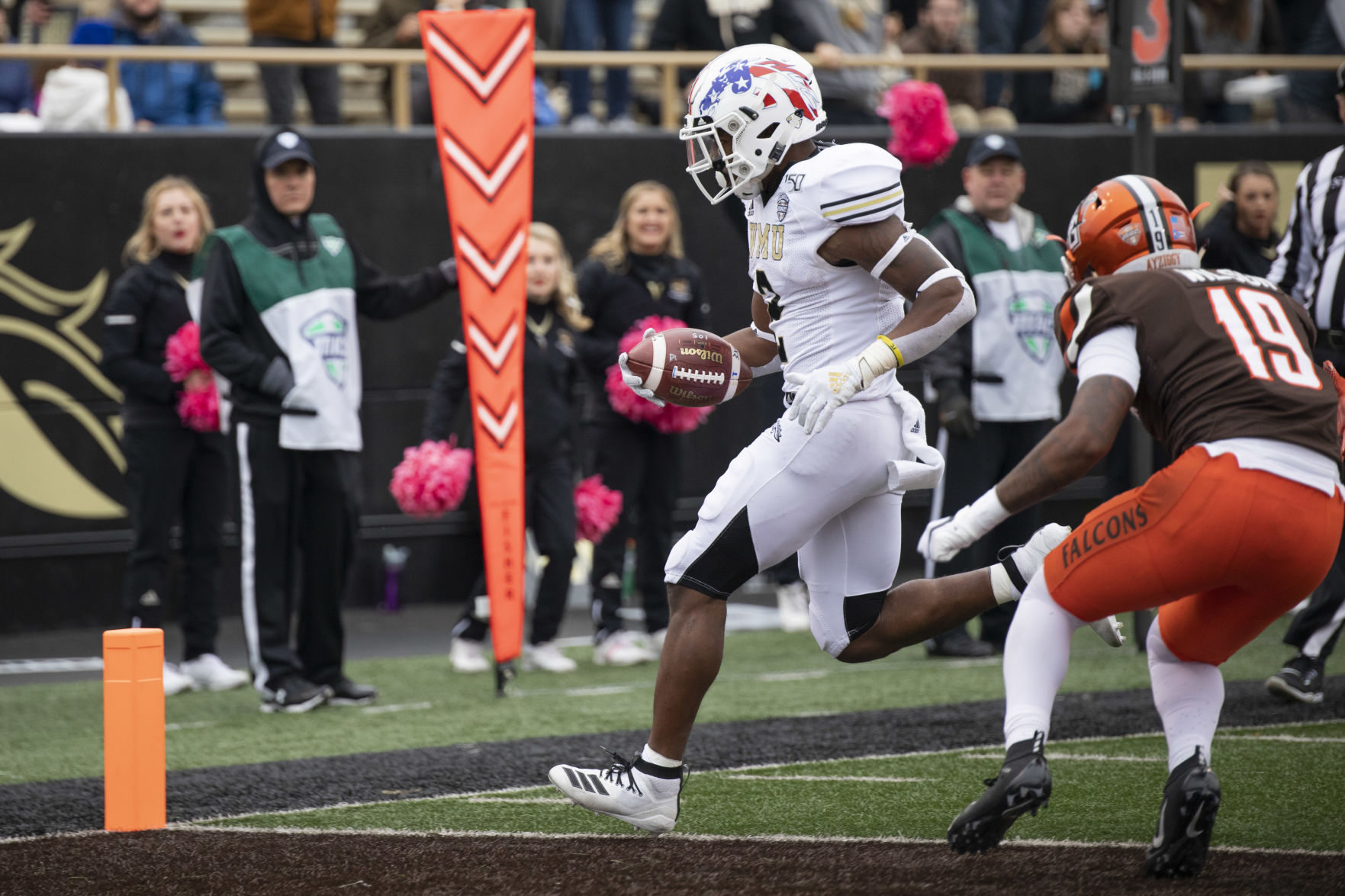 WMU cruises to 49-10 victory over Bowling Green